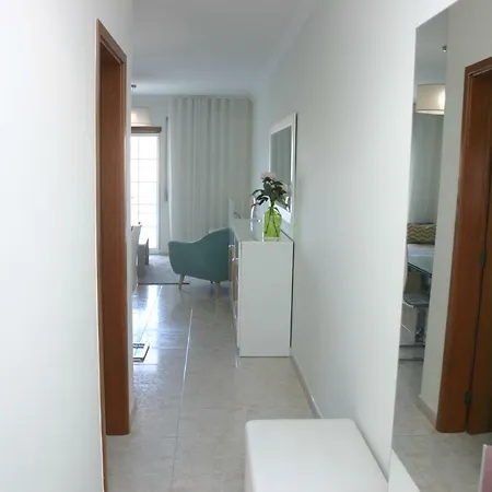 T2 Roja Pe Apartment *