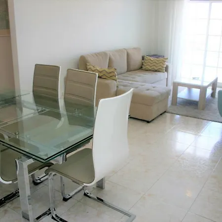 T2 Roja Pe Apartment *