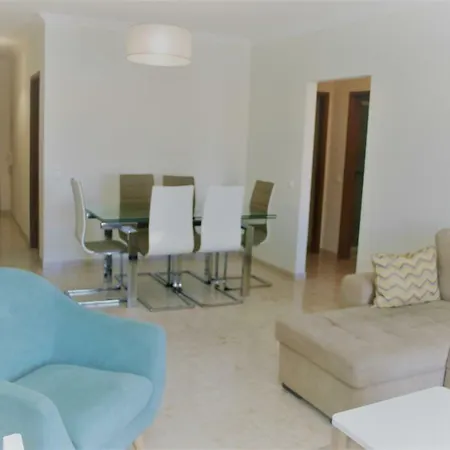 T2 Roja Pe Apartment *